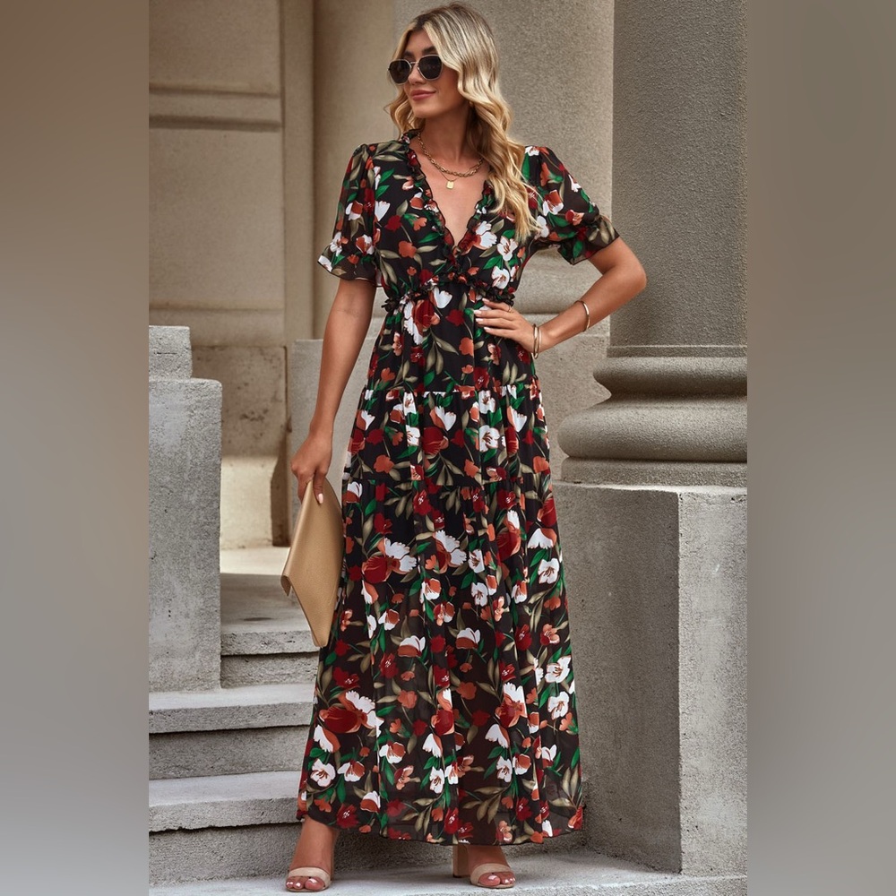 Floral Print Maxi Dress in black - Picture 2 of 10